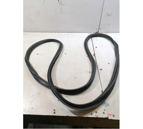 Уплотнитель крышки багажника