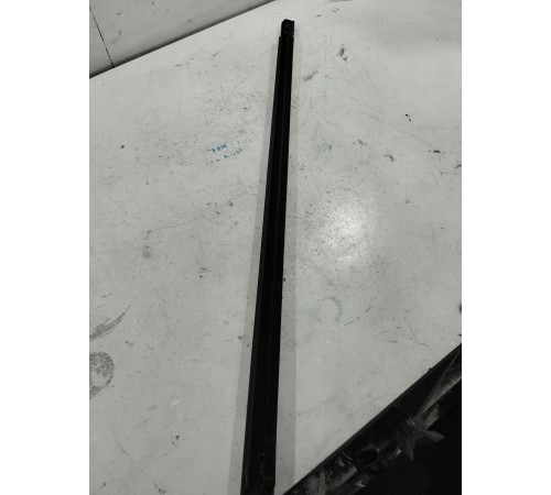 Молдинг стекла передний левый