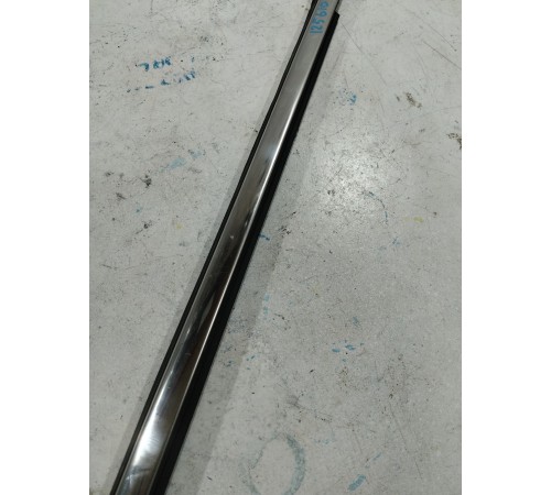 Молдинг стекла передний левый