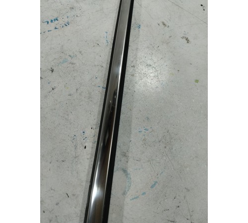 Молдинг стекла передний левый