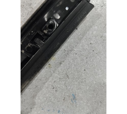 Молдинг стекла передний левый