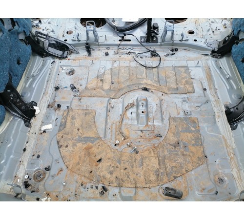 Ниша багажника(запасного колеса)