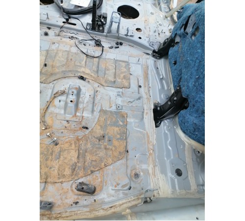 Ниша багажника(запасного колеса)