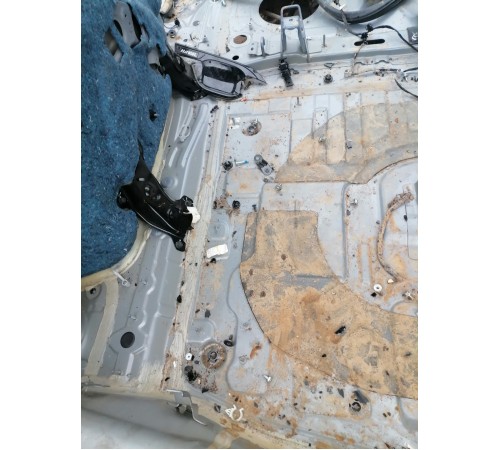 Ниша багажника(запасного колеса)