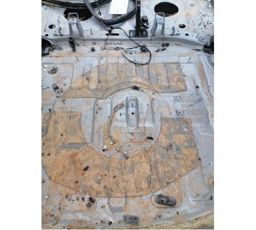 Ниша багажника(запасного колеса)