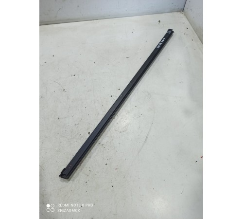 Уплотнитель стекла (передний левый внутренний)