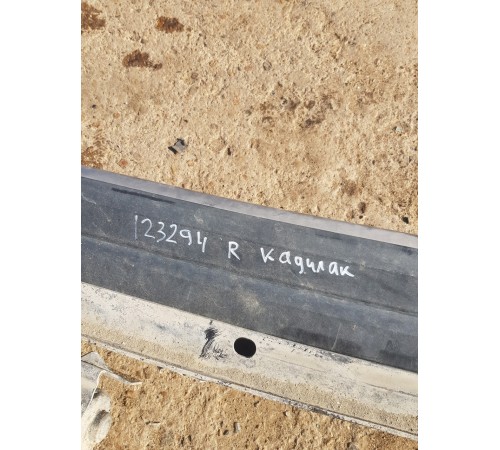 Подножка порога выдвижная правая в сборе с моторчиком