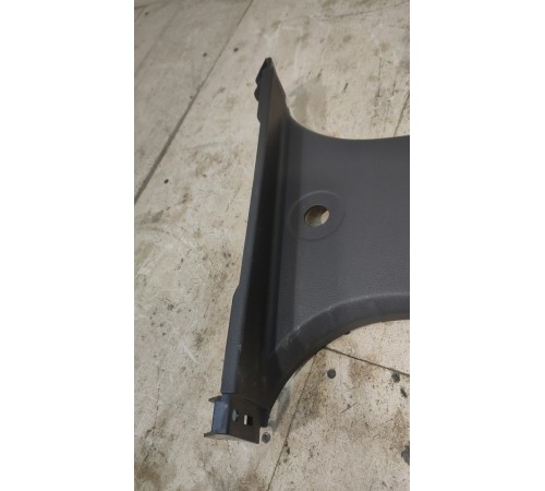 Правая обшивка средней стойки салона