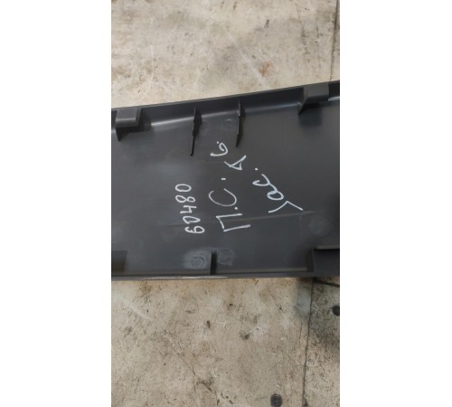 Правая обшивка средней стойки салона