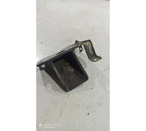 Кронштейн (левый)