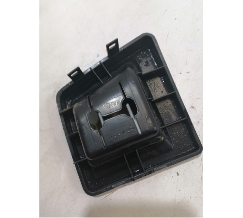 Накладка крючка багажника правая