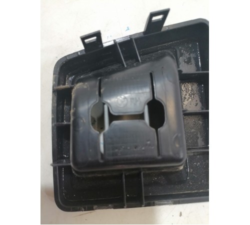 Накладка крючка багажника правая