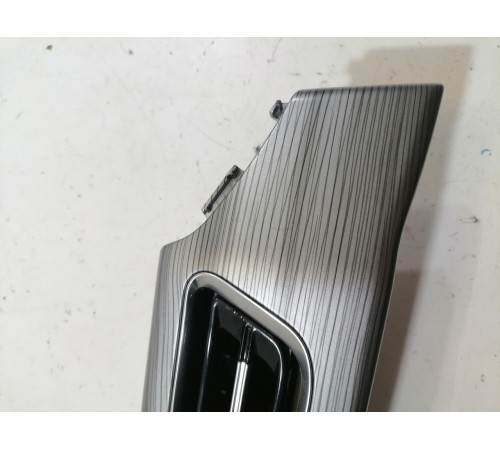 Воздушный дефлектор торпедо левый