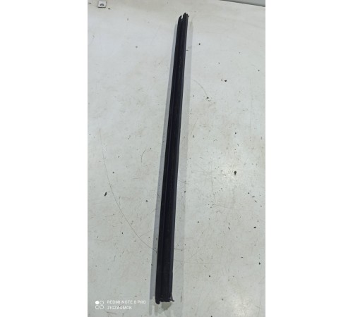 Уплотнитель стекла (задний правый внутренний)