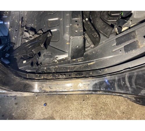 Порог со стойкой (левый)