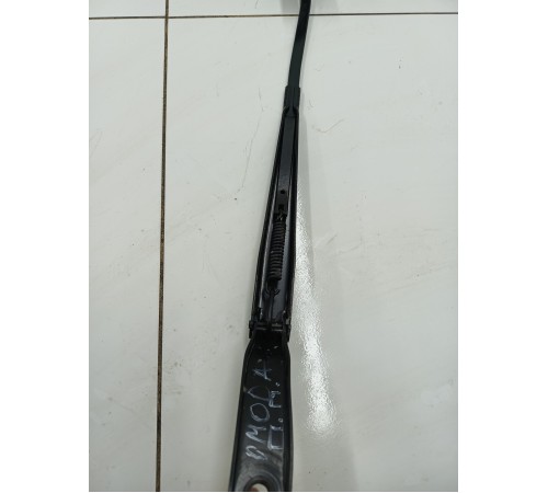 Поводок стеклоочистителя правый