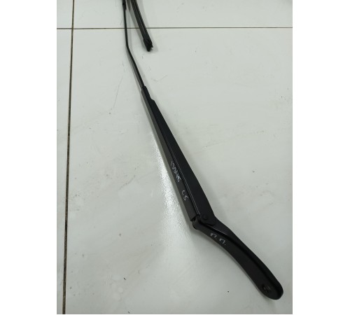 Поводок стеклоочистителя правый