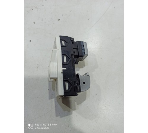 Кнопка стеклоподъемника (задняя правая)