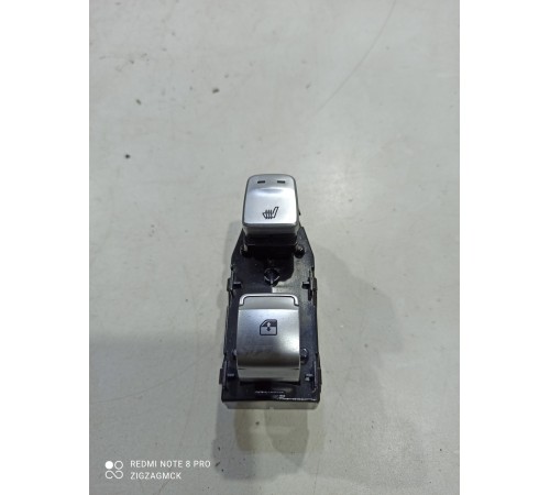 Кнопка стеклоподъемника (задняя правая)