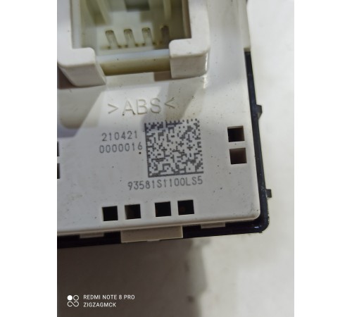 Кнопка стеклоподъемника (задняя правая)