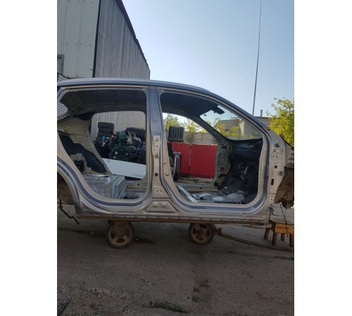 Порог со стойкой правый