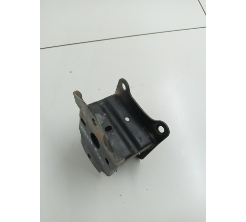 Кронштейн усилителя переднего бампера