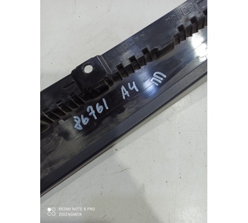 Молдинг двери(передний правый)