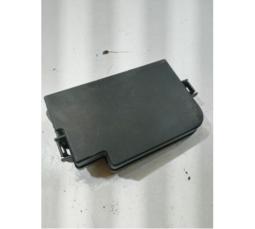 Крышка блока предохранителей 