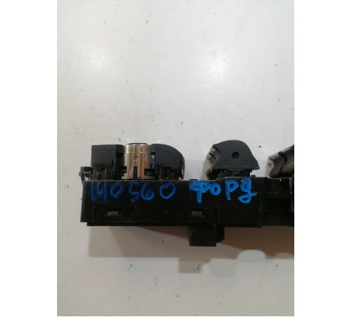 Блок кнопок управления стеклоподъемниками