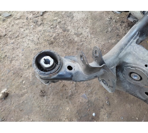 Балка подвески задняя (подрамник)