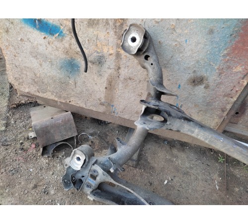 Балка подвески задняя (подрамник)