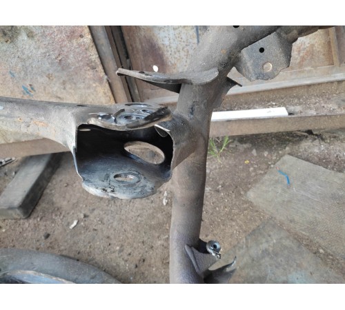 Балка подвески задняя (подрамник)