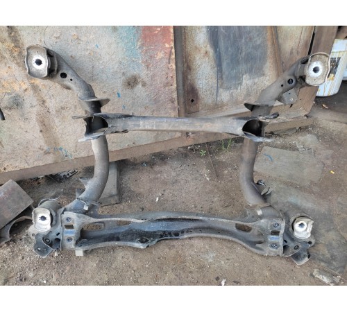 Балка подвески задняя (подрамник)