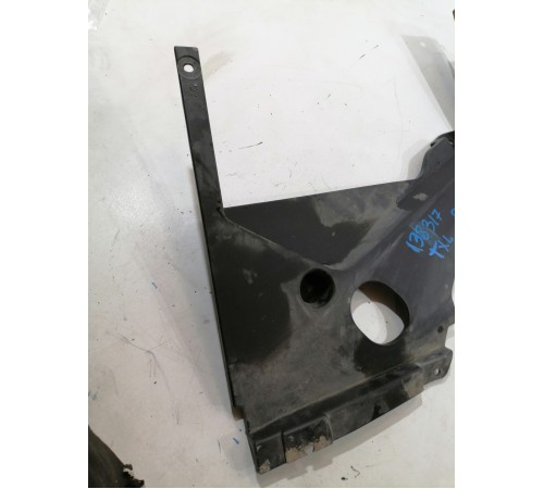 Накладка передней панели кожух замка капота правый