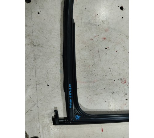 Уплотнитель стекла двери (задний левый)