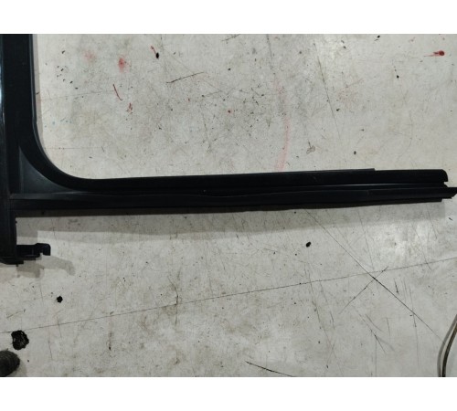 Уплотнитель стекла двери (задний левый)