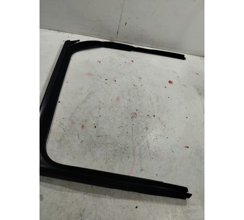 Уплотнитель стекла двери (задний левый)