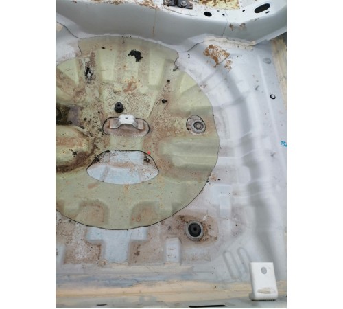 Ниша запасного колеса, багажника