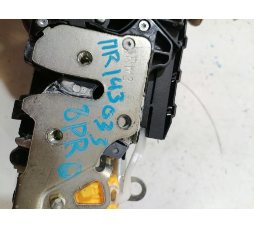 Замок двери передний правый