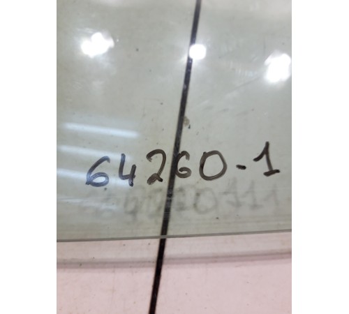 Стекло двери (переднее, правое)