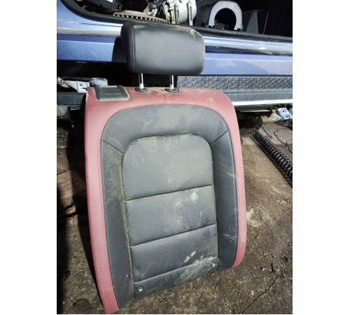 Спинка заднего сиденья (правая)