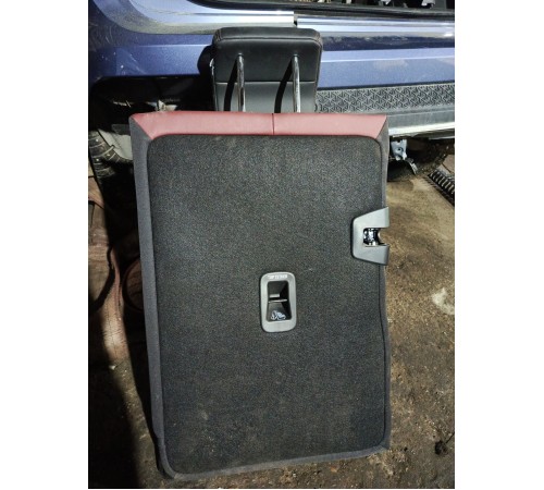 Спинка заднего сиденья (правая)