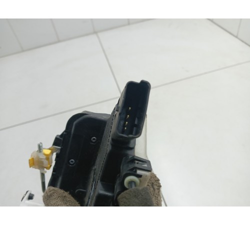 Замок двери передний левый