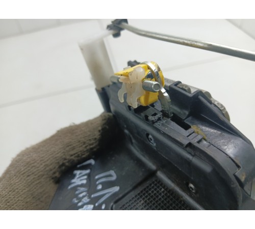 Замок двери передний левый