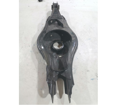 Рычаг задний нижний правый 