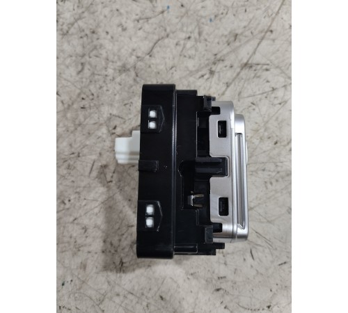 Кнопка стеклоподъёмника задняя правая