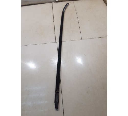 Уплотнитель стекла передний правый наружний