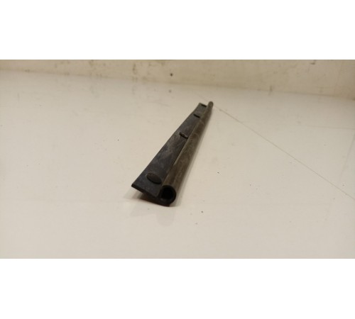 Уплотнитель капота