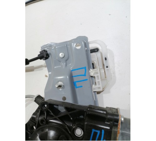 Стеклоподъемник двери передний левый