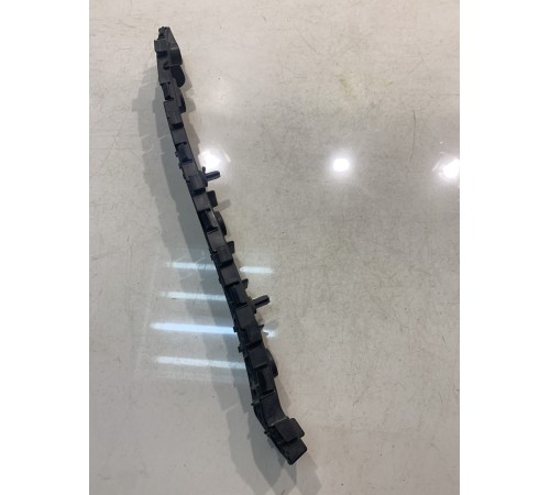 Кронштейн заднего бампера (правый)